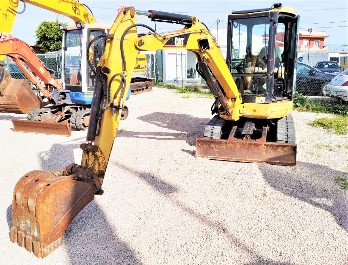 Mini Giratória Caterpillar 303 CR 4 TON