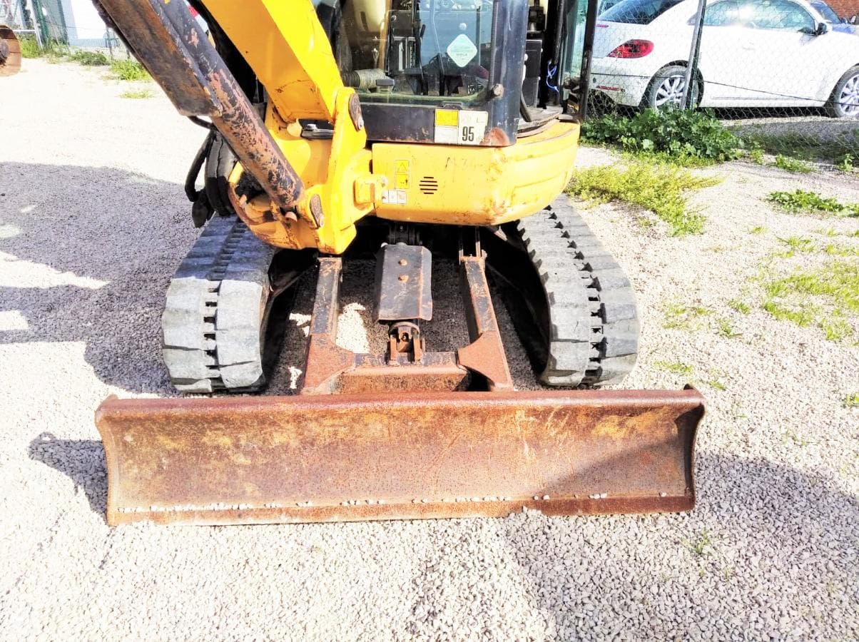 Mini Giratória Caterpillar 303 CR 4 TON — imagem 4