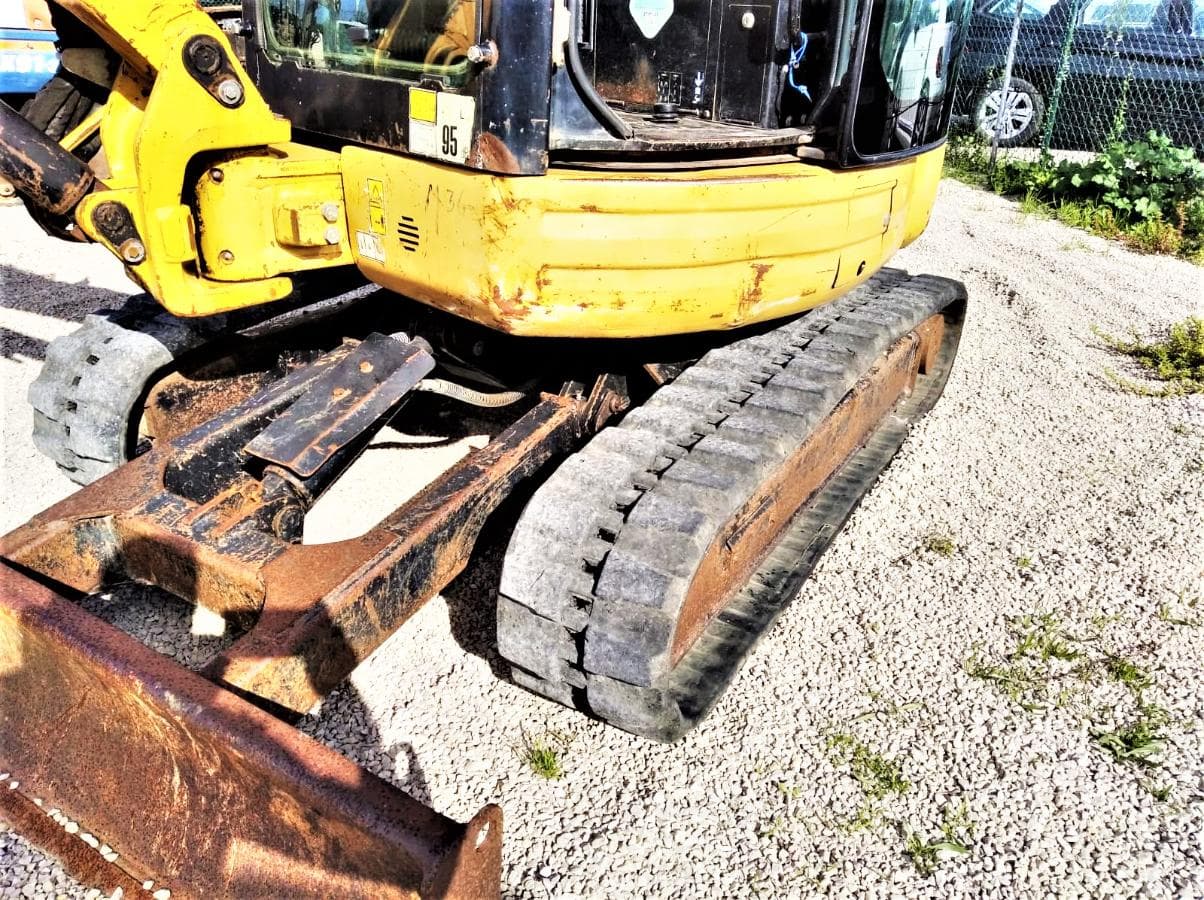 Mini Giratória Caterpillar 303 CR 4 TON — imagem 7