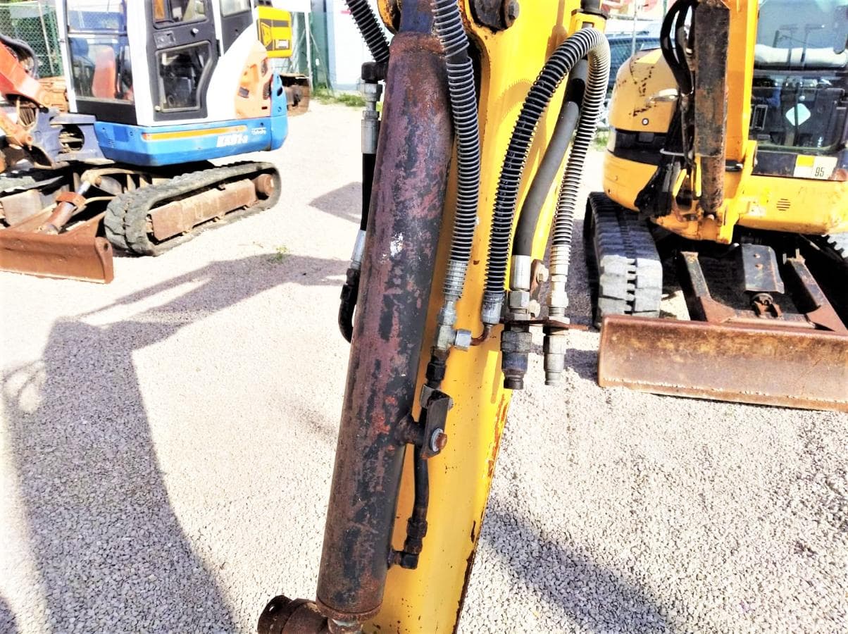 Mini Giratória Caterpillar 303 CR 4 TON — imagem 9