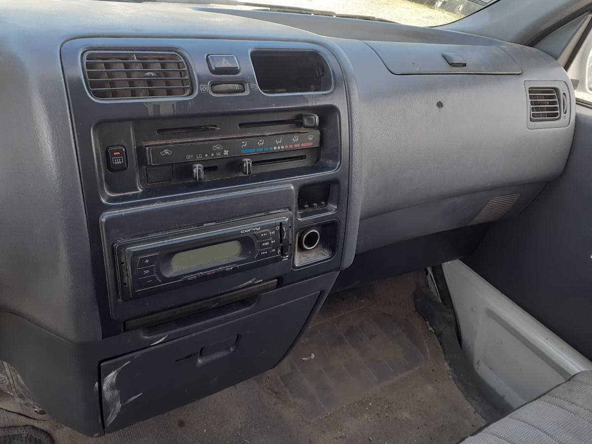 Toyota Hiace 2.4 D · 6 Lugares · Ano 1998 — imagem 11