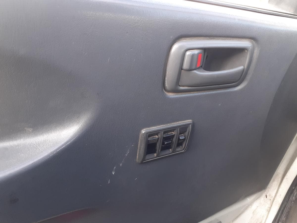 Toyota Hiace 2.4 D · 6 Lugares · Ano 1998 — imagem 12