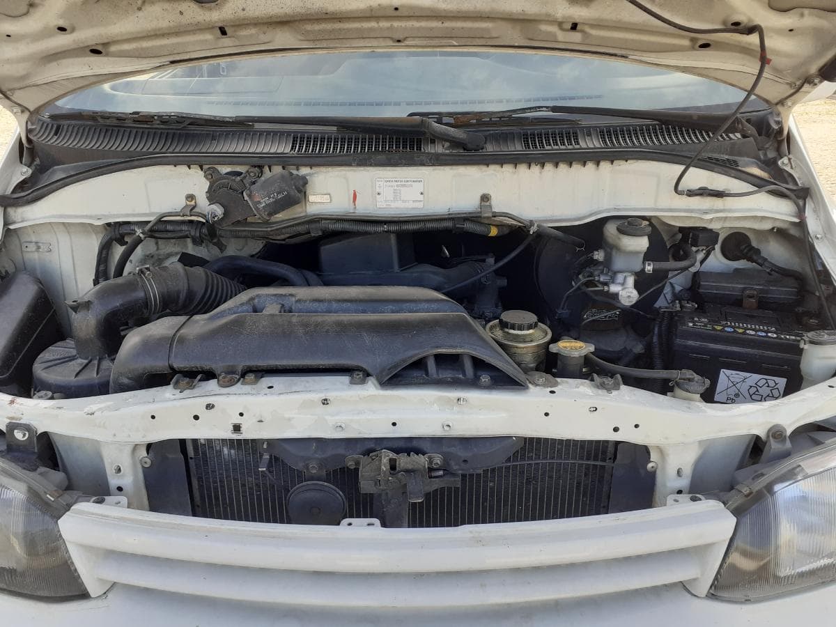 Toyota Hiace 2.4 D · 6 Lugares · Ano 1998 — imagem 7