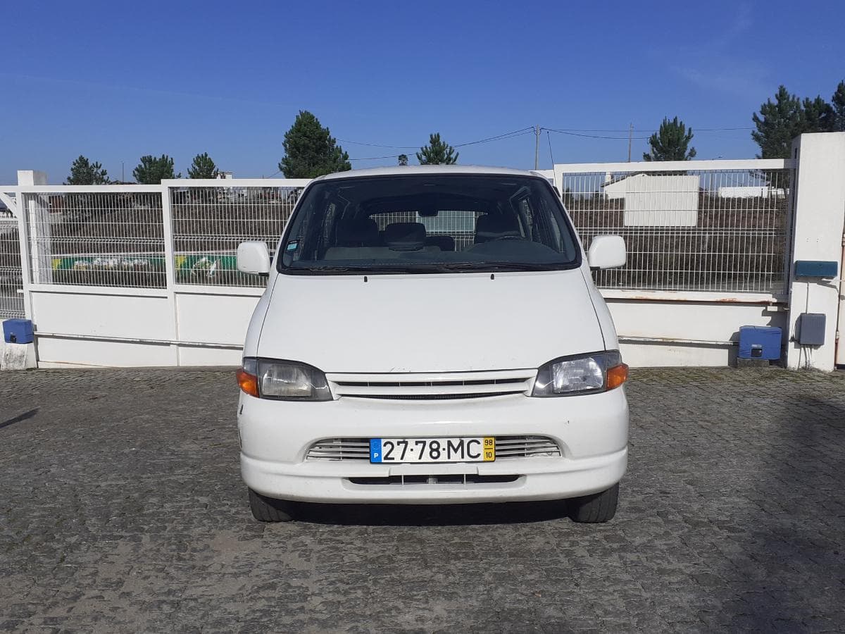 Toyota Hiace 2.4 D · 6 Lugares · Ano 1998 — imagem 2