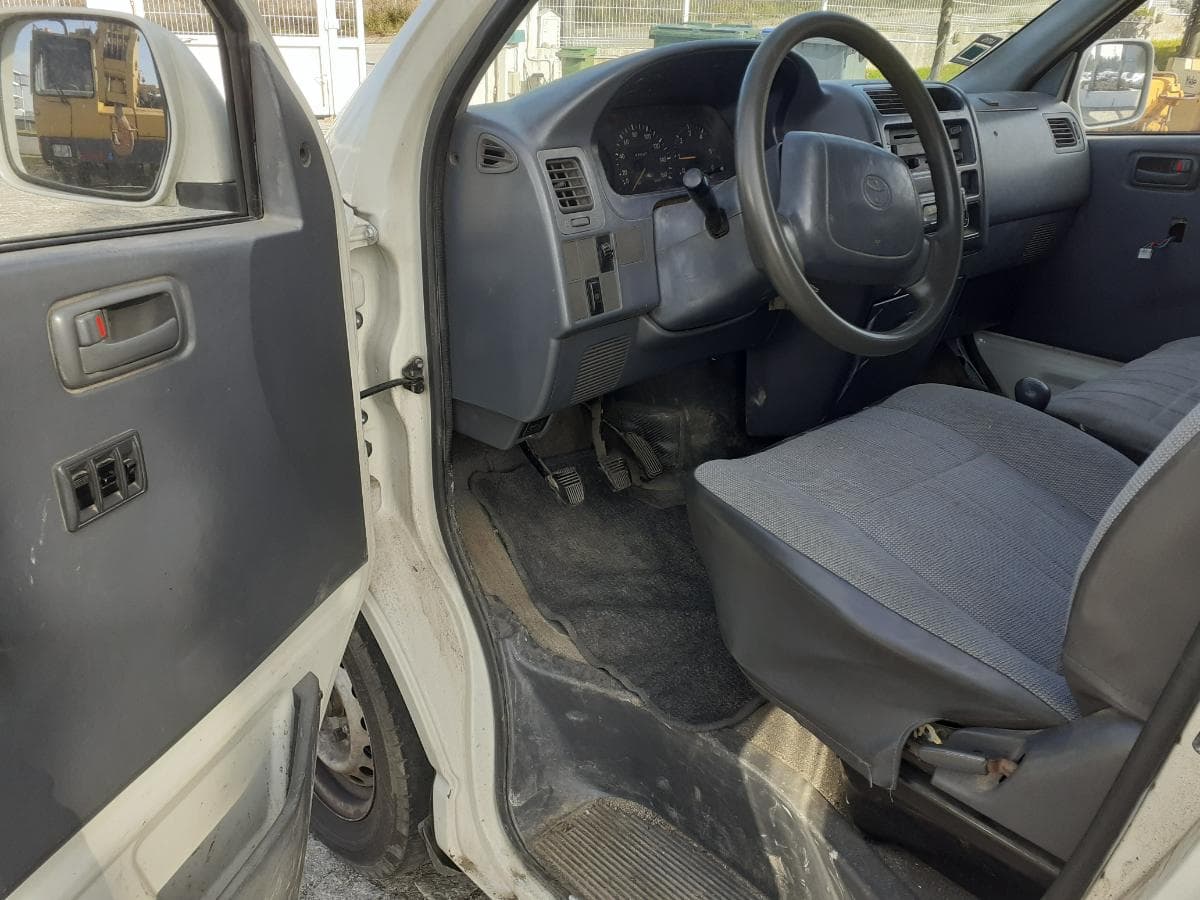 Toyota Hiace 2.4 D · 6 Lugares · Ano 1998 — imagem 10