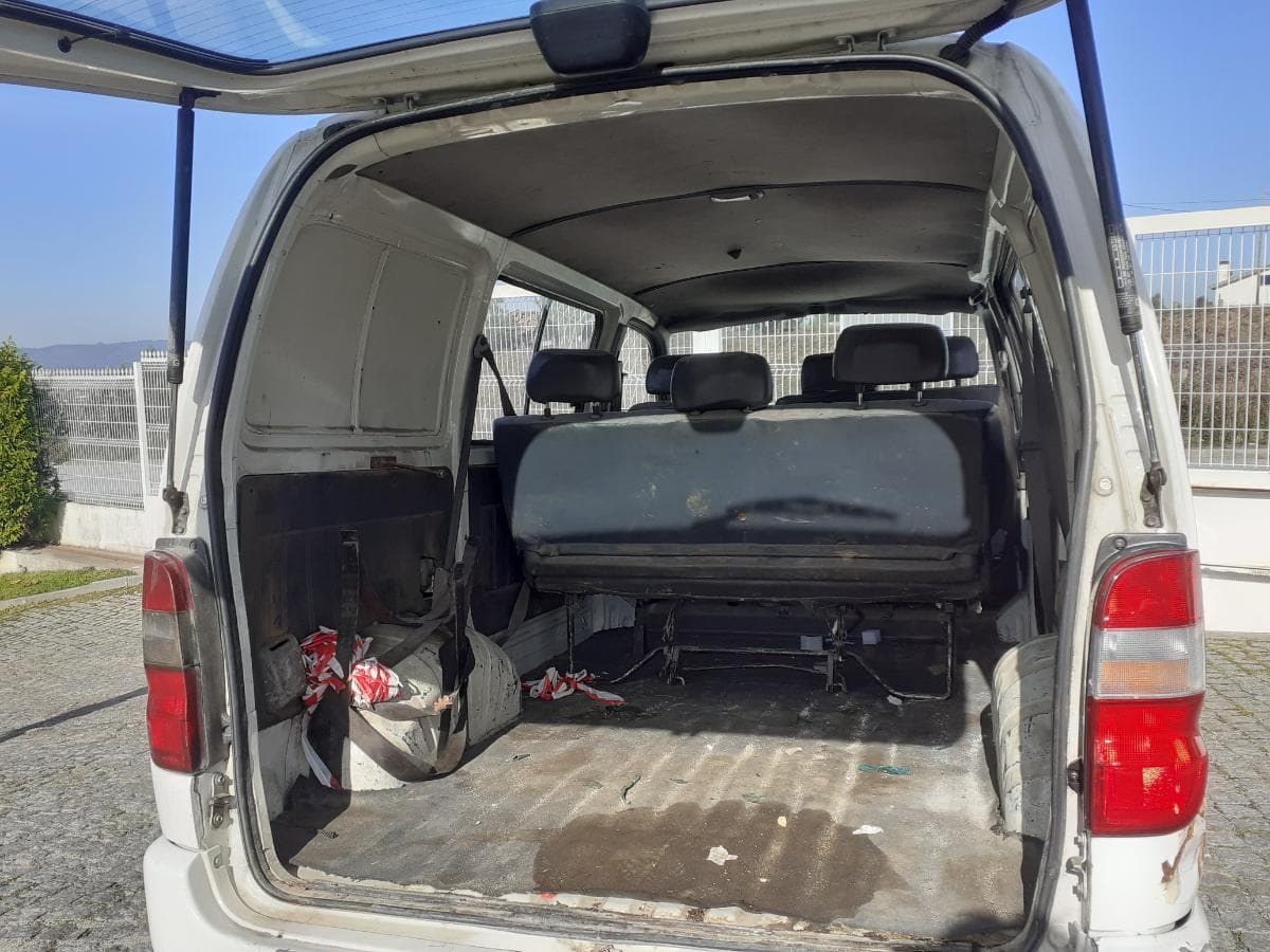 Toyota Hiace 2.4 D · 6 Lugares · Ano 1998 — imagem 9