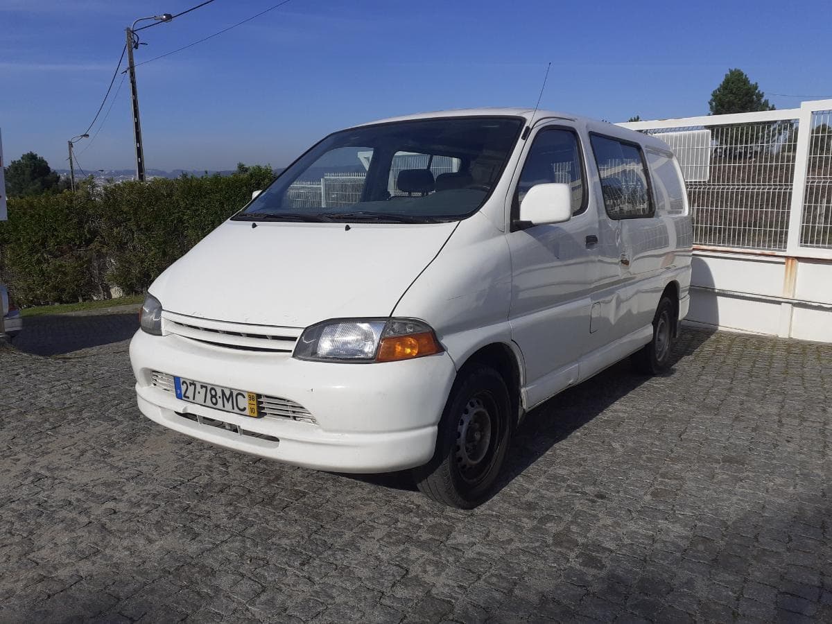 Toyota Hiace 2.4 D · 6 Lugares · Ano 1998 — imagem 3