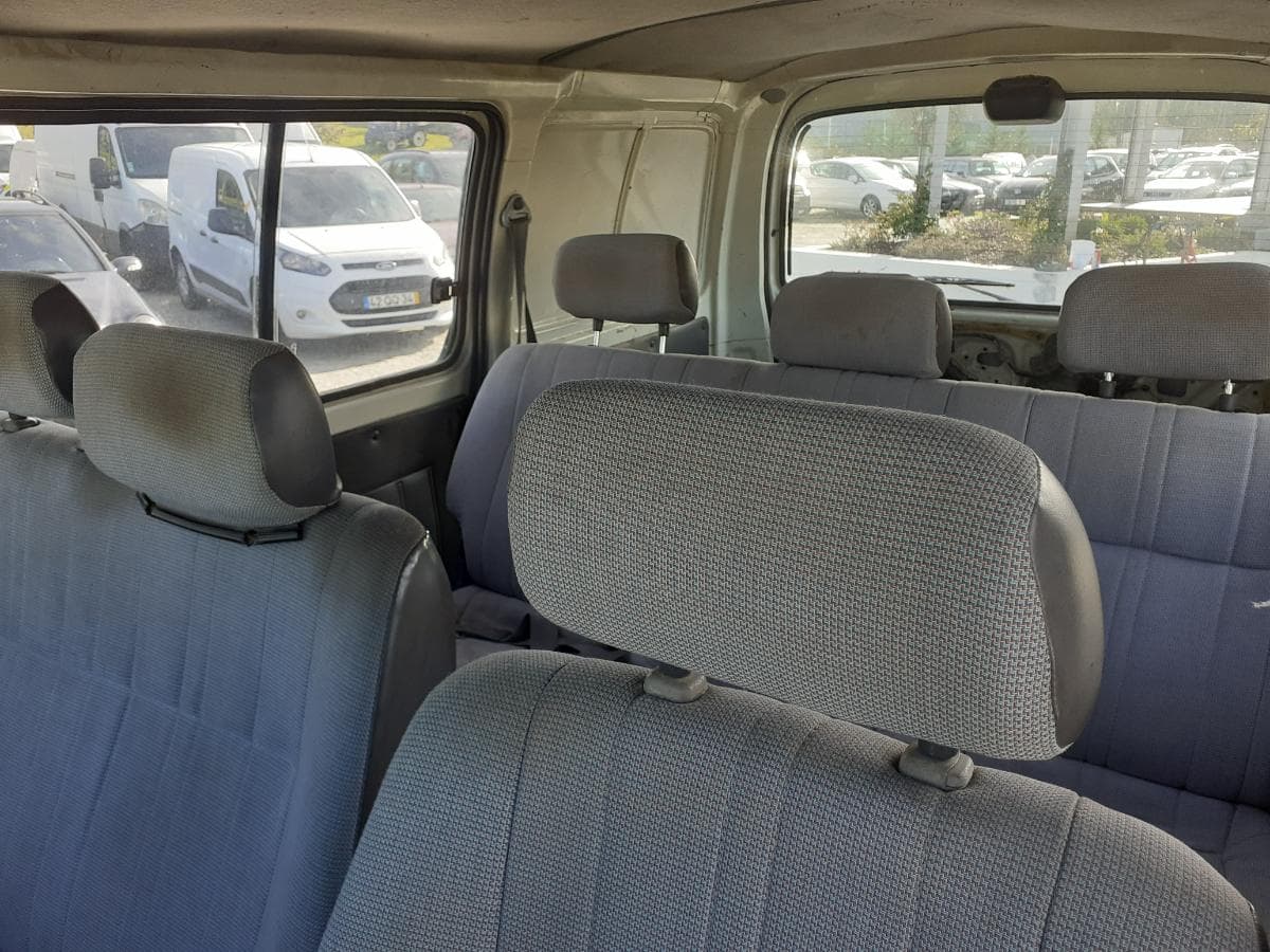 Toyota Hiace 2.4 D · 6 Lugares · Ano 1998 — imagem 17