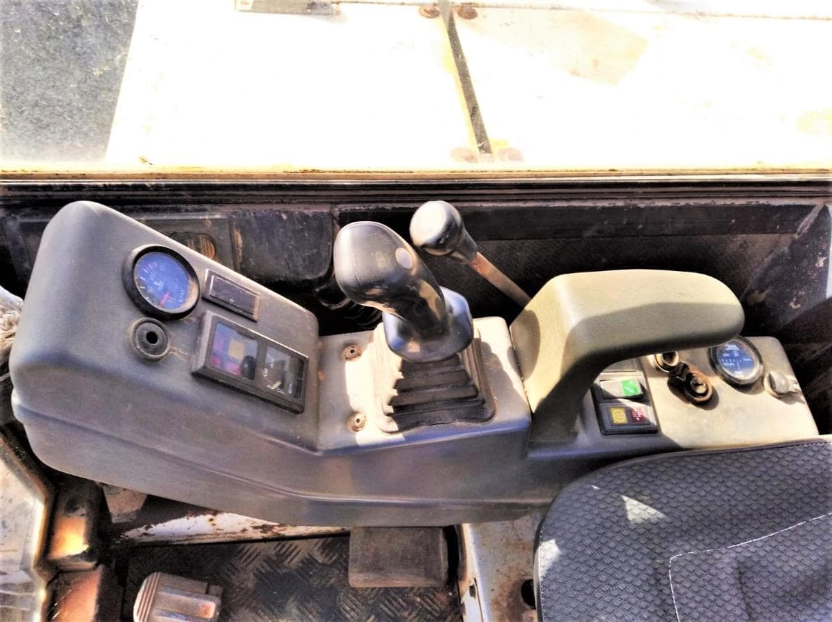 Mini Giratoria Bobcat X335 — imagen 10
