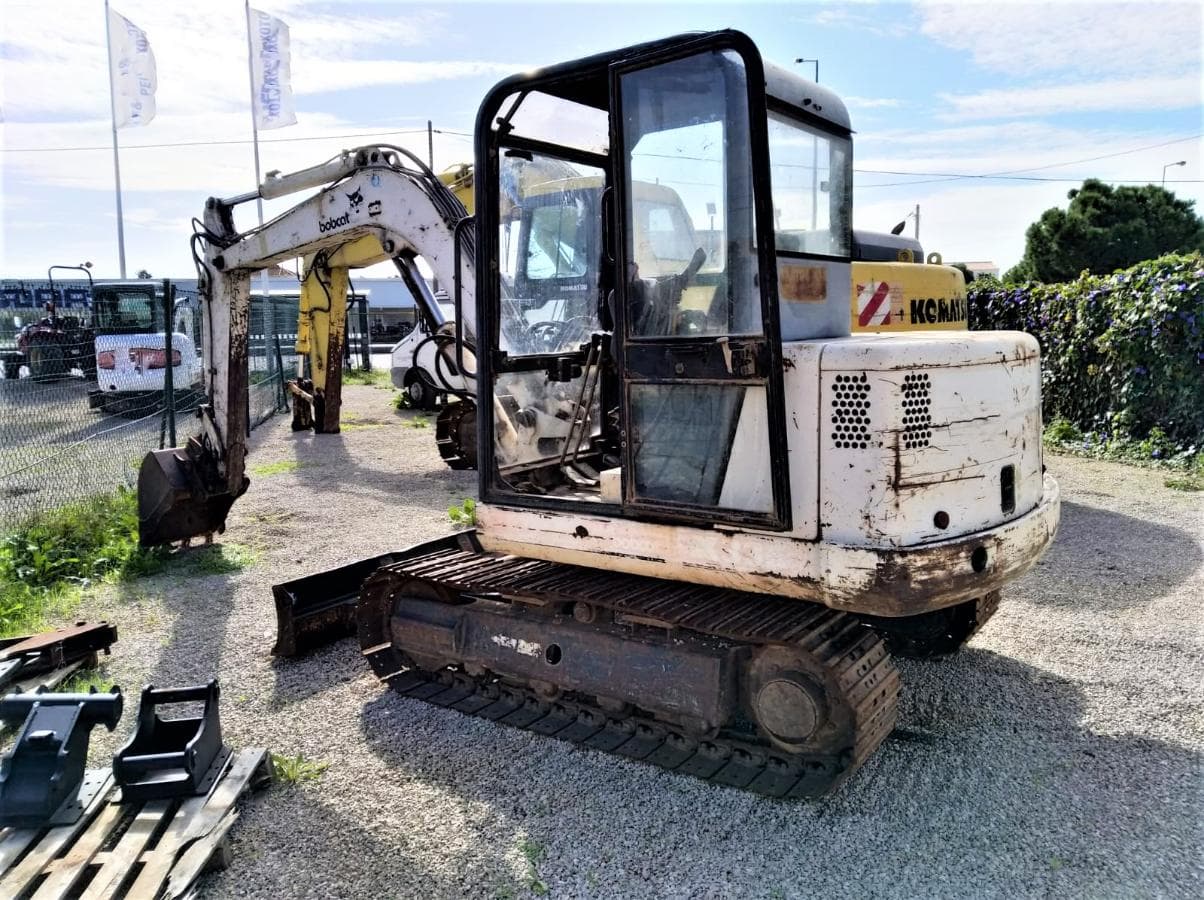 Mini Giratória Bobcat X335