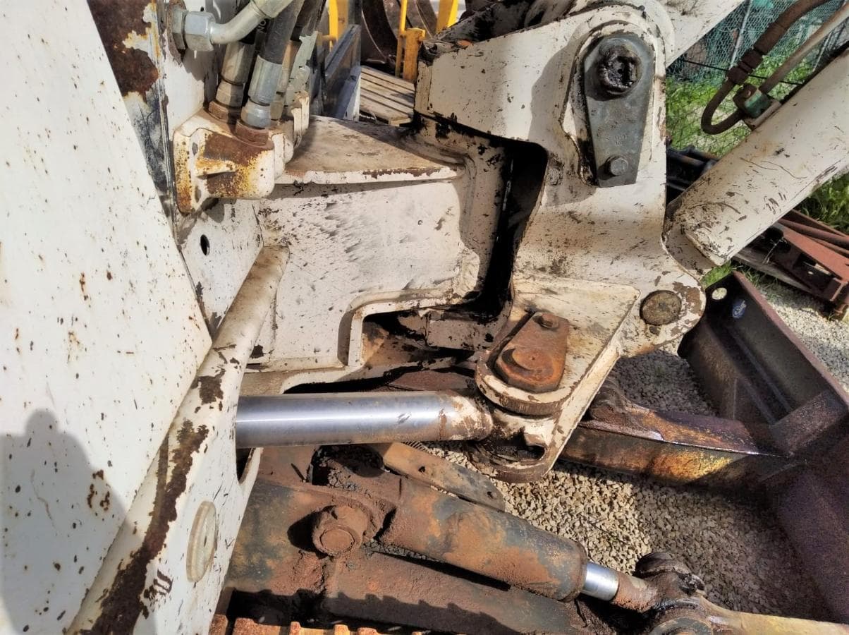 Mini Giratoria Bobcat X335 — imagen 12