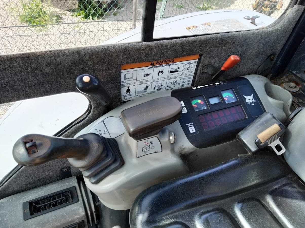 Mini Giratória Bobcat 328 G — imagem 15