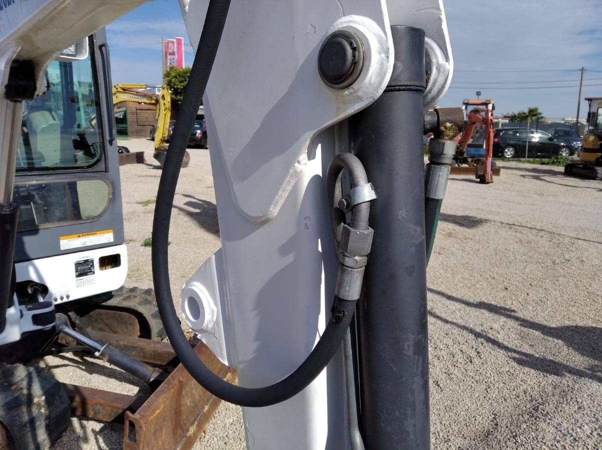 Mini Giratória Bobcat 328 G — imagem 5
