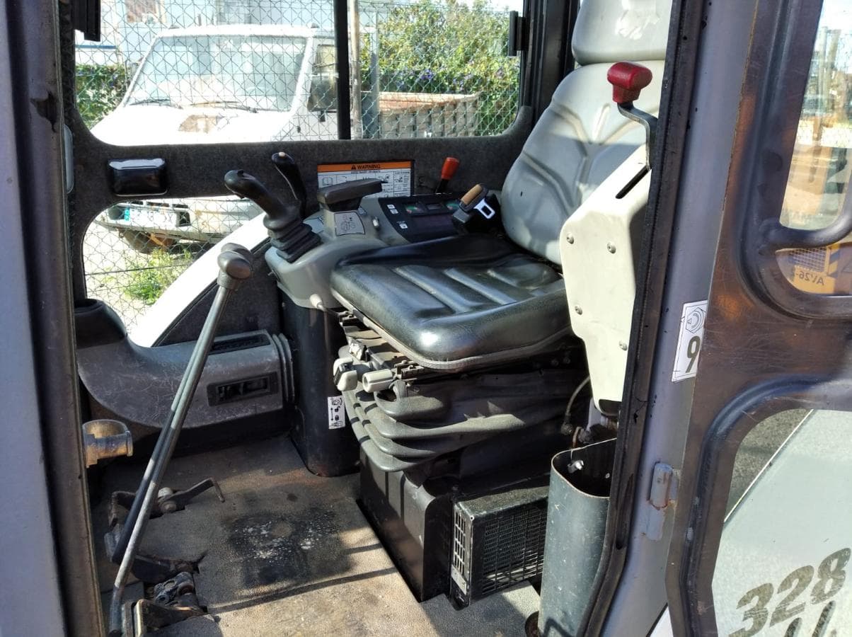 Mini Giratória Bobcat 328 G — imagem 9