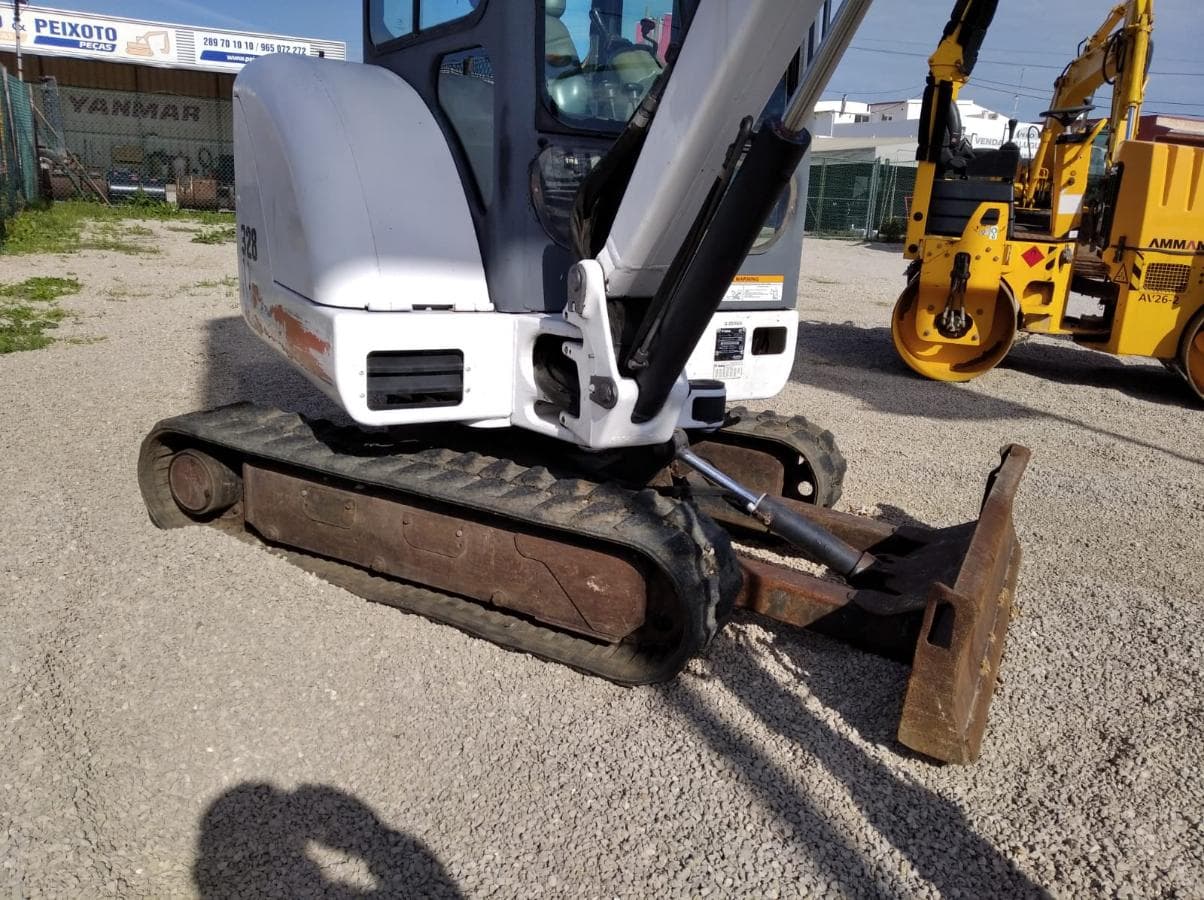 Mini Giratória Bobcat 328 G — imagem 3