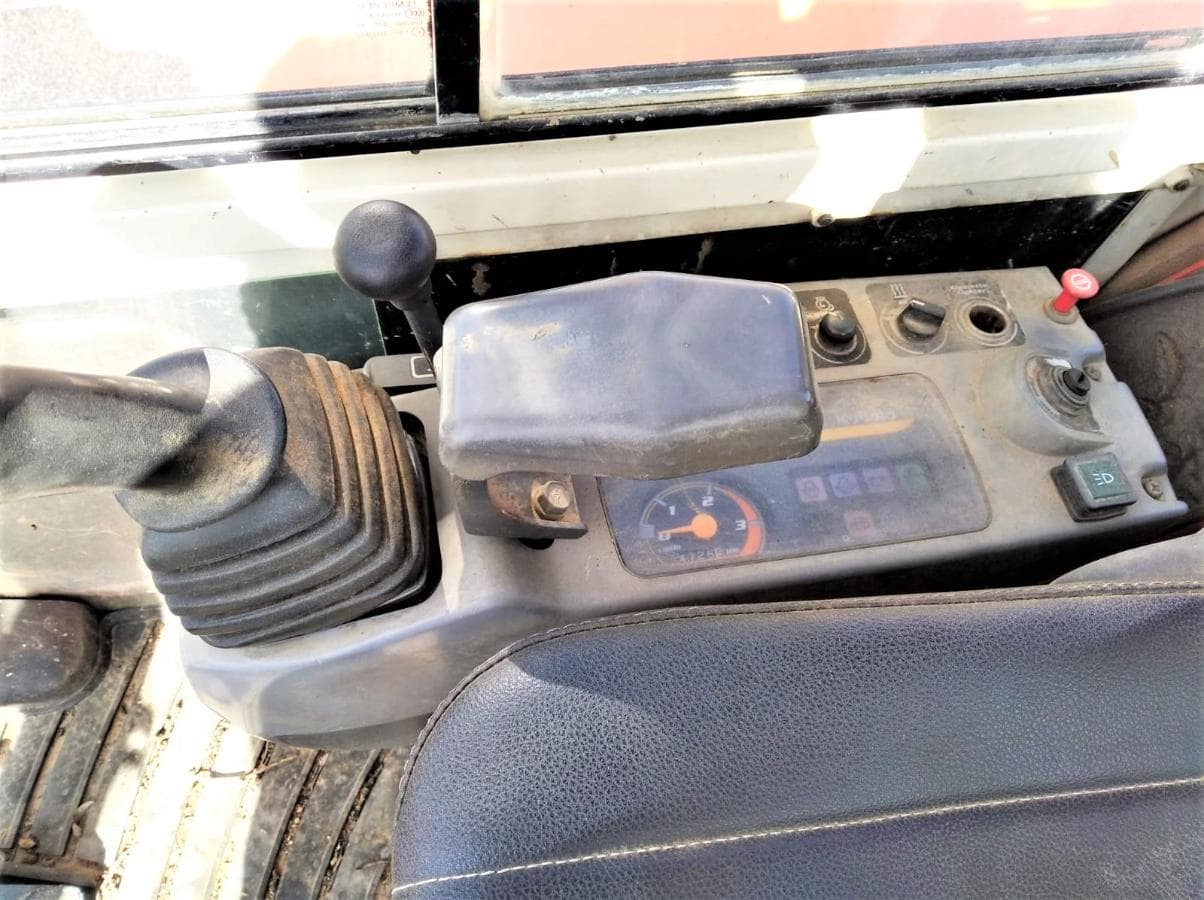 Mini Giratória Bobcat 328 G — imagem 11