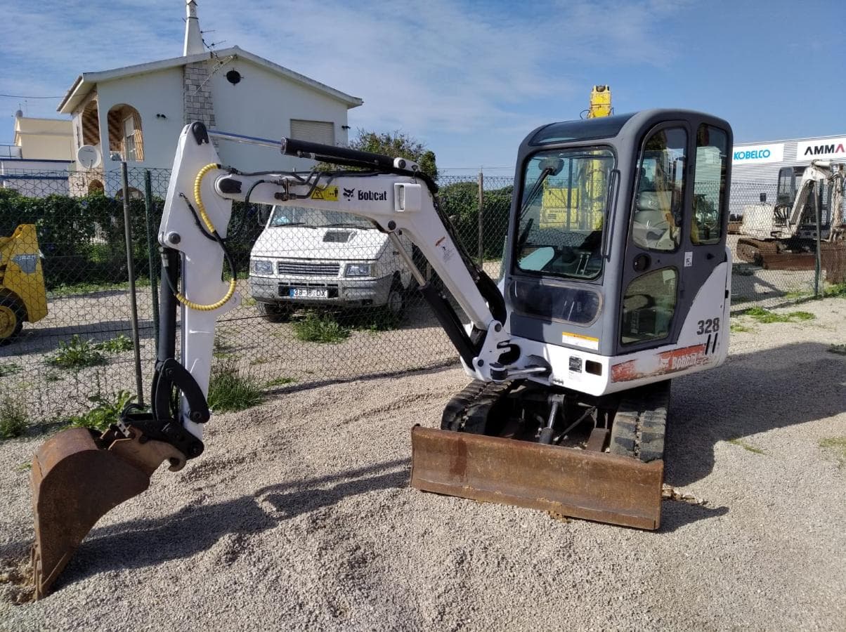 Mini Giratória Bobcat 328 G