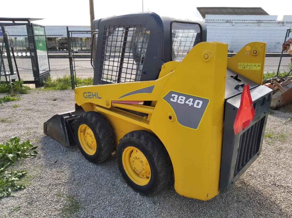 Mini cargadora Gehl 3840 — imagen 3