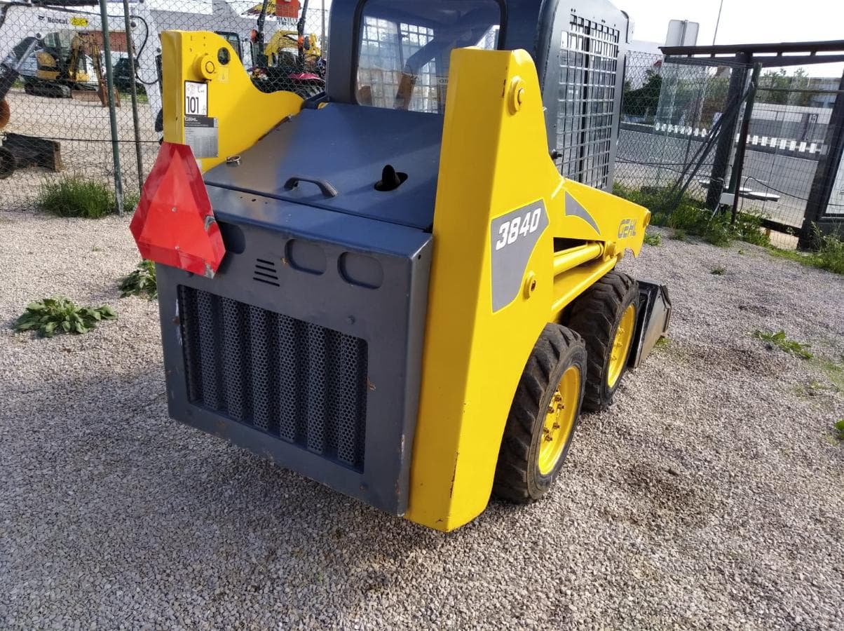 Mini cargadora Gehl 3840 — imagen 5