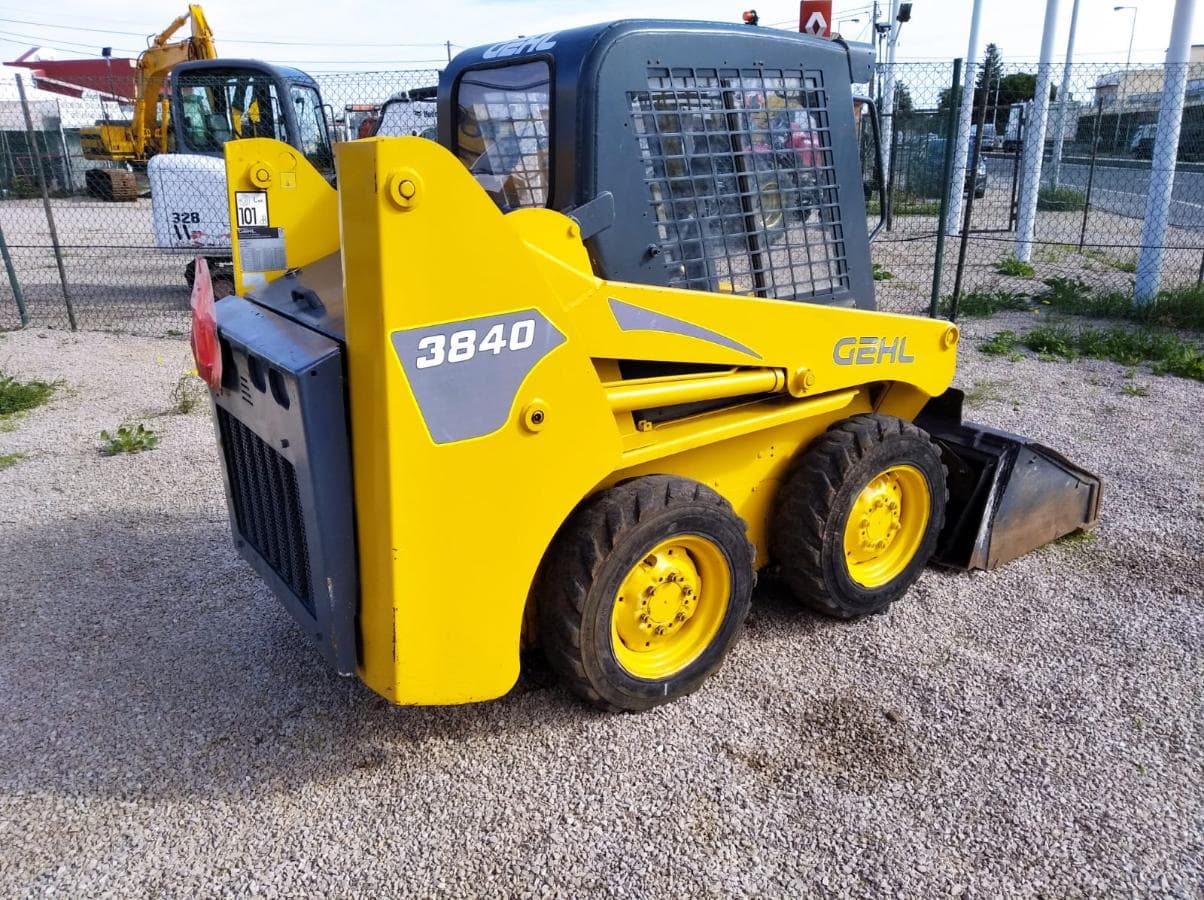 Mini cargadora Gehl 3840 — imagen 4