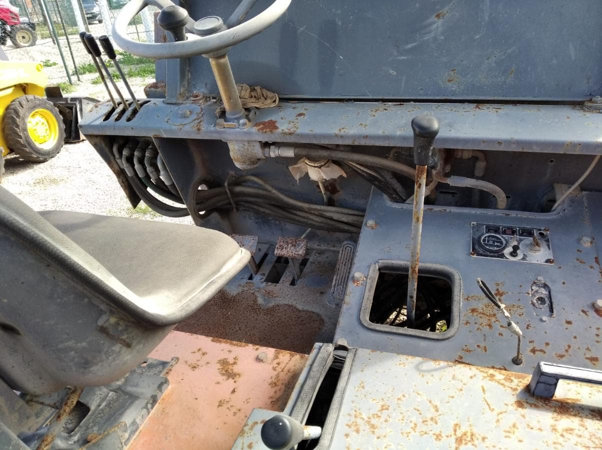Dumper com pá e vassoura — imagem 7