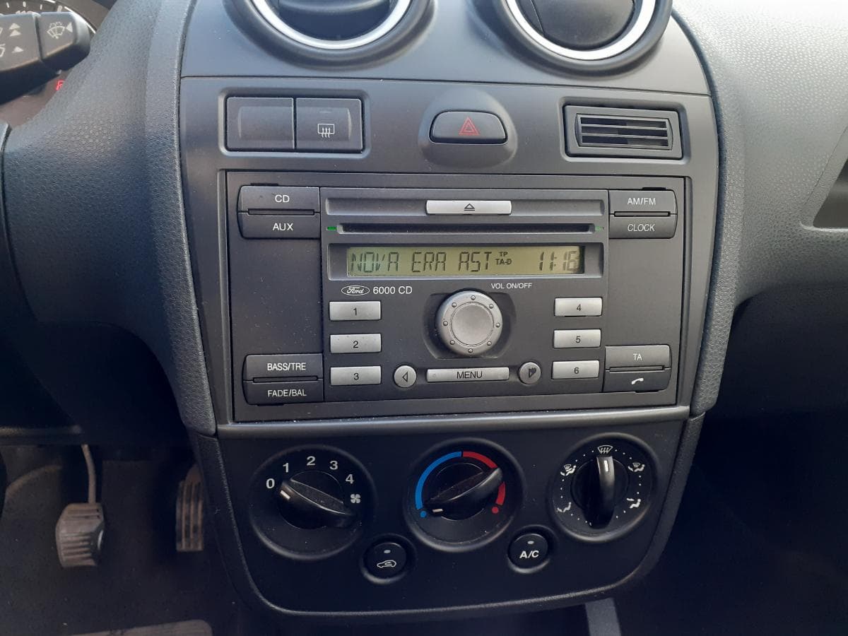 Ford Fiesta · Ano 2006 — image 16