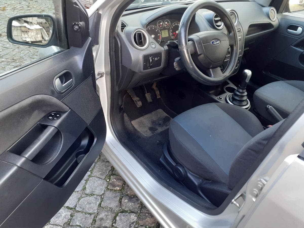 Ford Fiesta · Ano 2006 — image 13