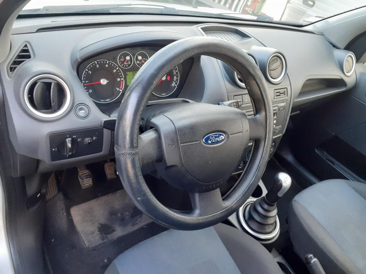 Ford Fiesta · Ano 2006 — image 18