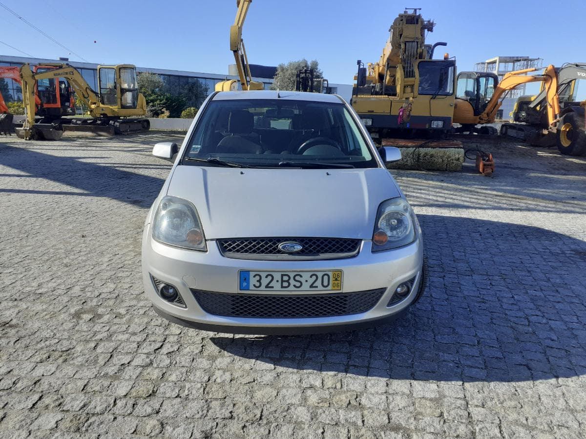 Ford Fiesta · Ano 2006 — image 2