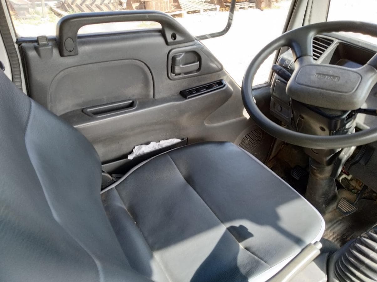 Isuzu NKR 77 L — image 10