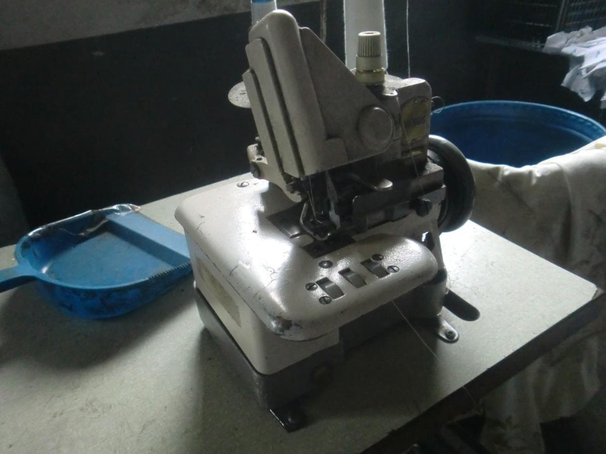 Máquina de corte e cose + Desenrolador de telas + Material Informático e de Escritório — image 4