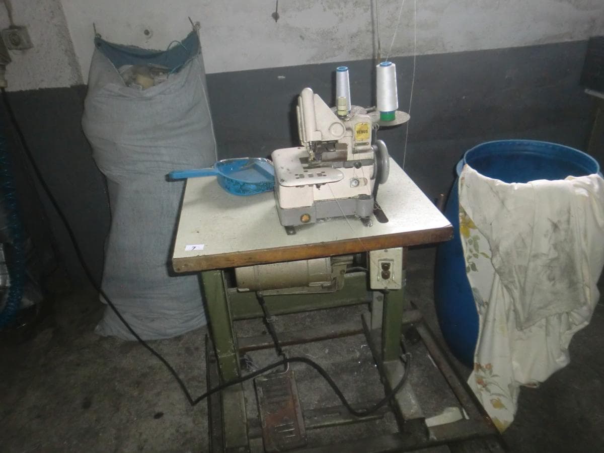 Máquina de corte e cose  + Desenrolador de telas + Material Informático e de Escritório