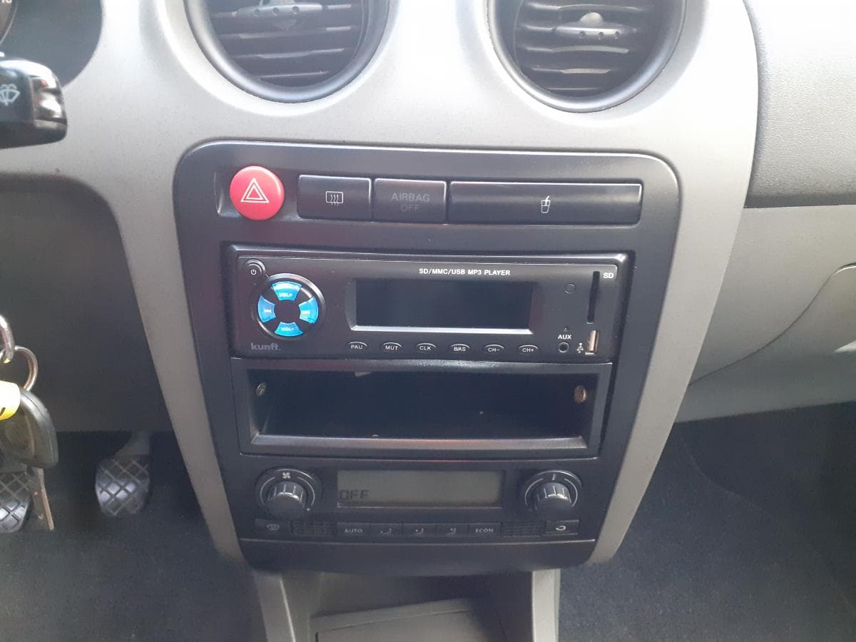 Seat Ibiza 1.4 TDI · Ano 2002 — imagem 14