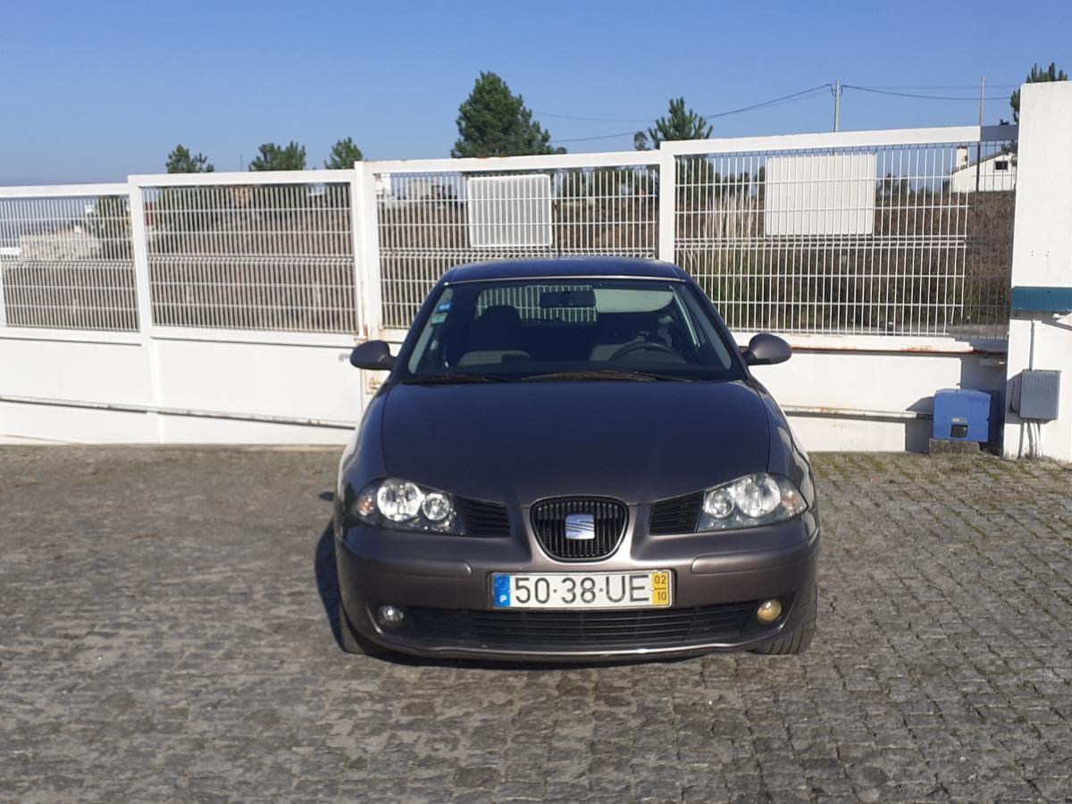 Seat Ibiza 1.4 TDI · Ano 2002 — imagem 2