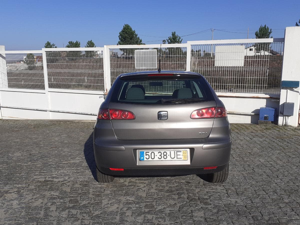 Seat Ibiza 1.4 TDI · Ano 2002 — imagem 5