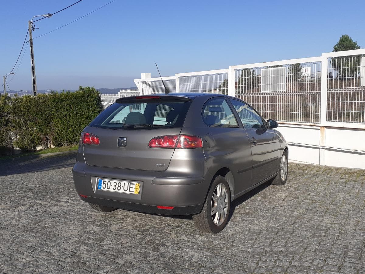 Seat Ibiza 1.4 TDI · Ano 2002 — imagem 4
