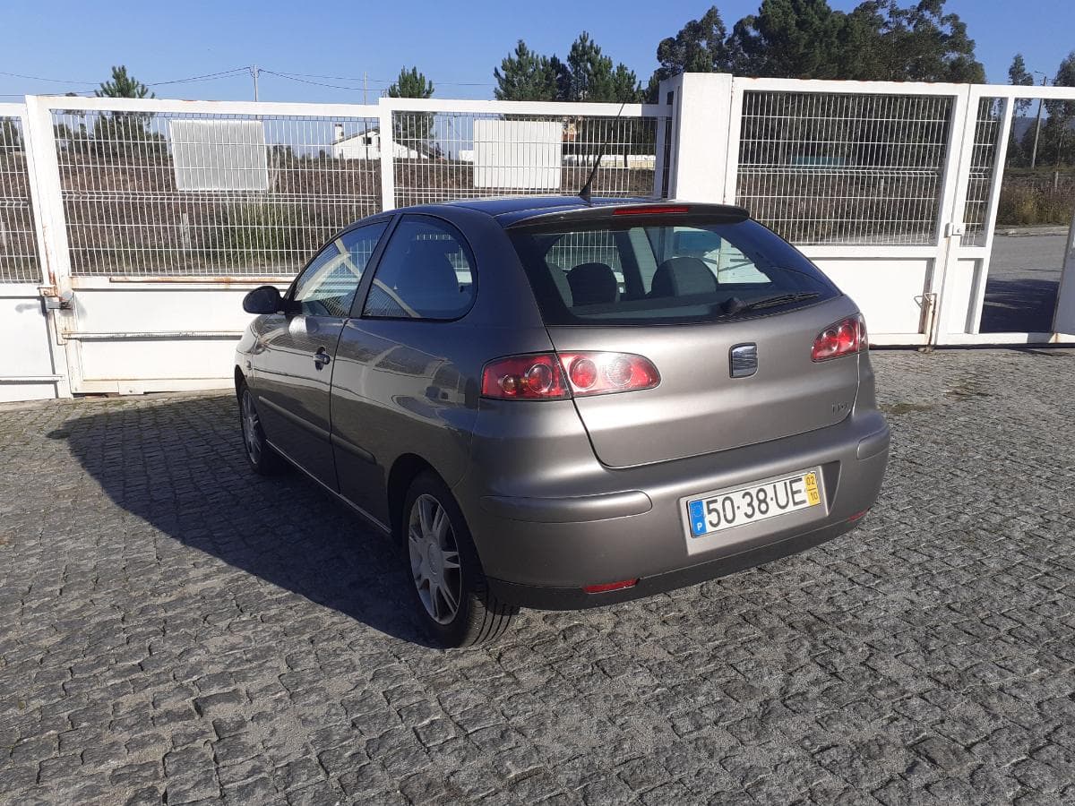 Seat Ibiza 1.4 TDI · Ano 2002 — imagem 6