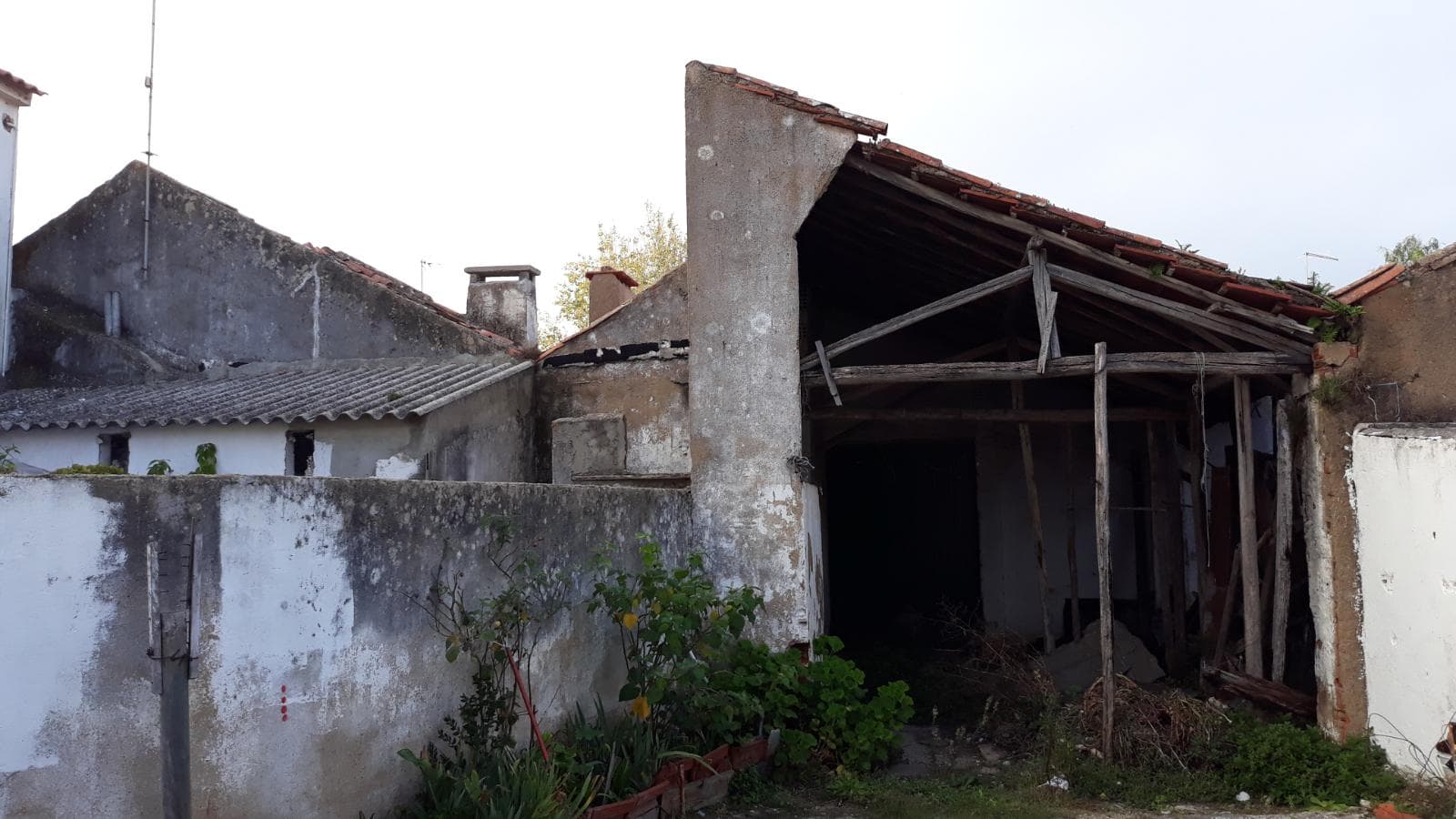 Moradia (Ruínas) · Azambuja — image 3