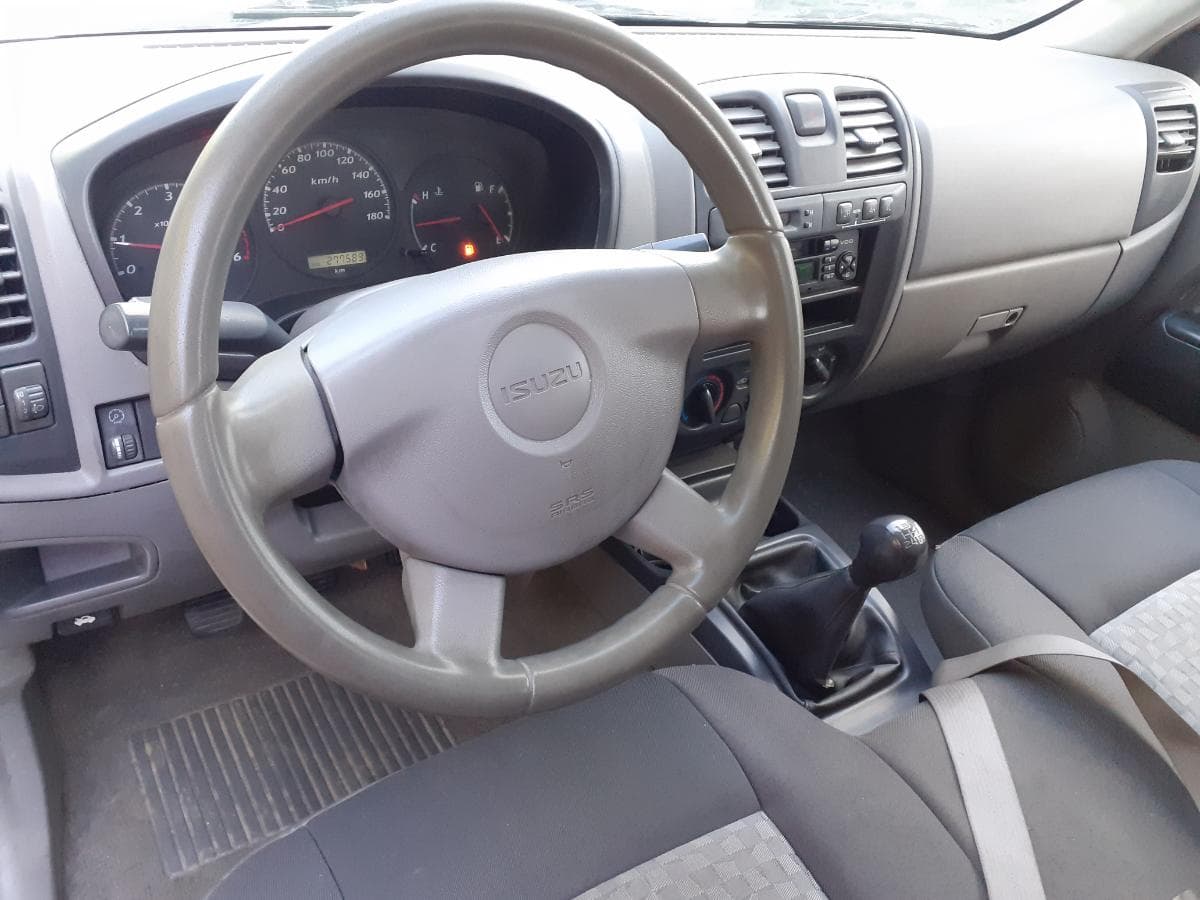 Isuzu Rodeo 2.5 CCD 4x4 · Ano 2006 — imagem 18