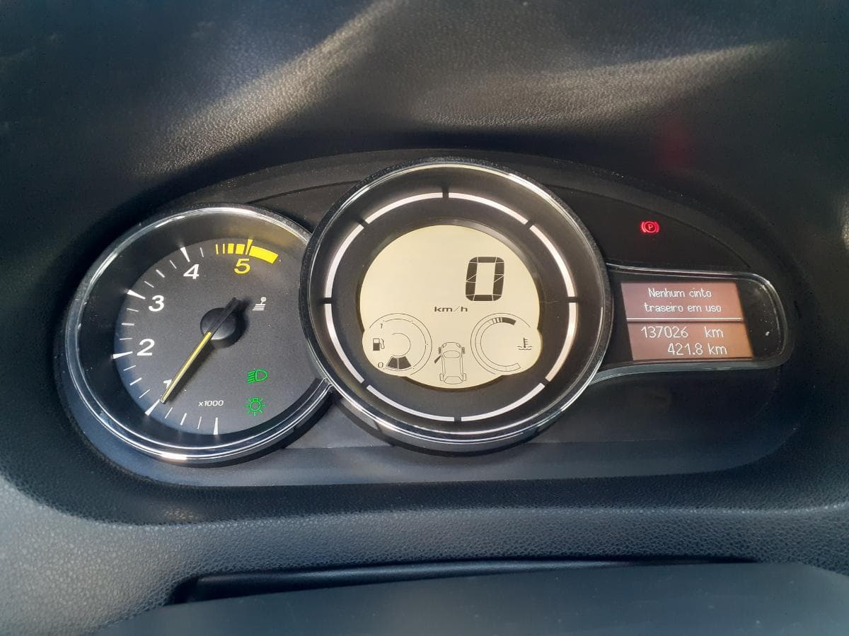 Renault Megáne 1.6 DCI · Ano 2010 — image 23