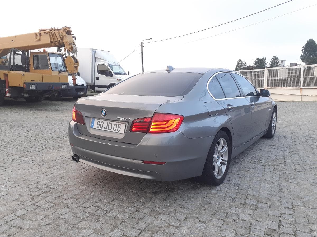 BMW 530D · Ano 2010 — imagem 6