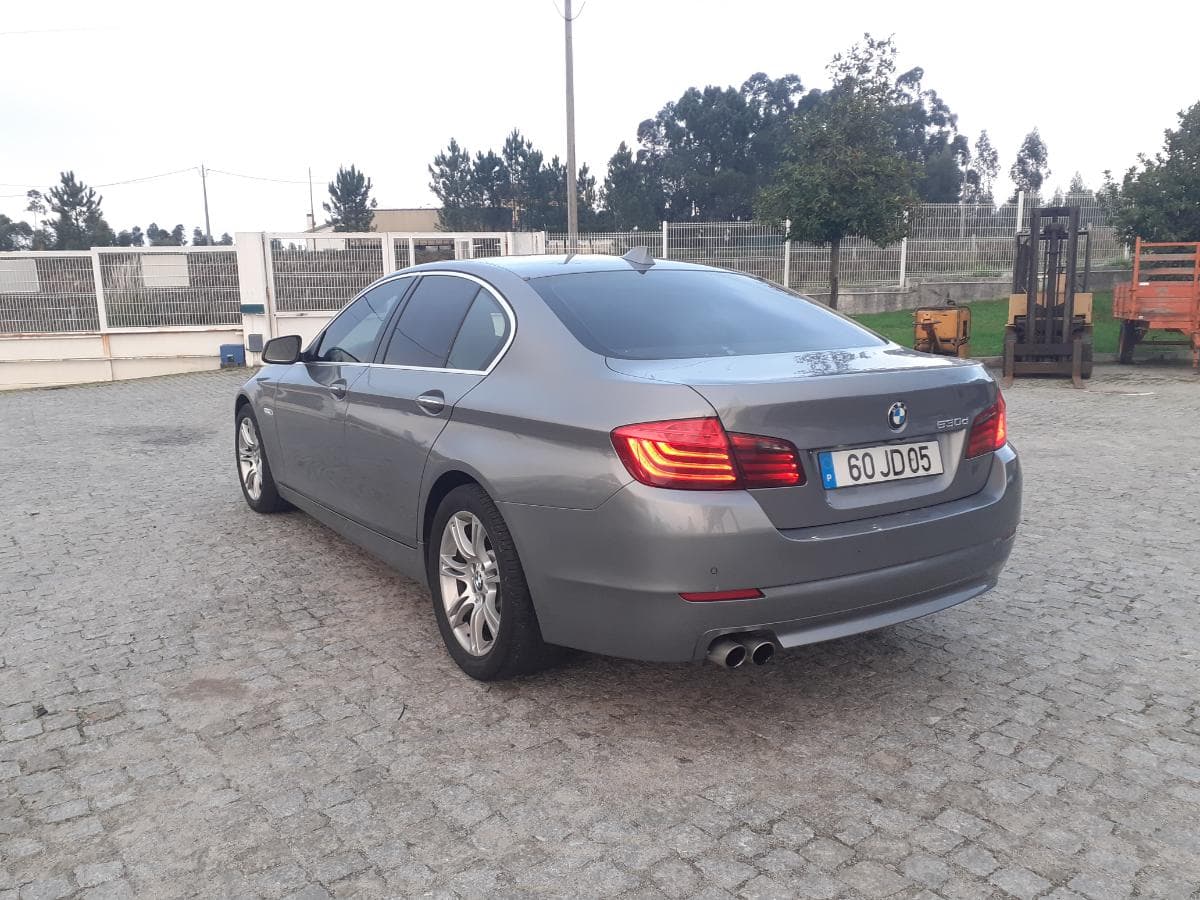 BMW 530D · Ano 2010 — imagem 4