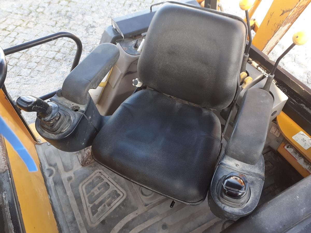 JCB 1CX · Ano 2004 — imagem 10