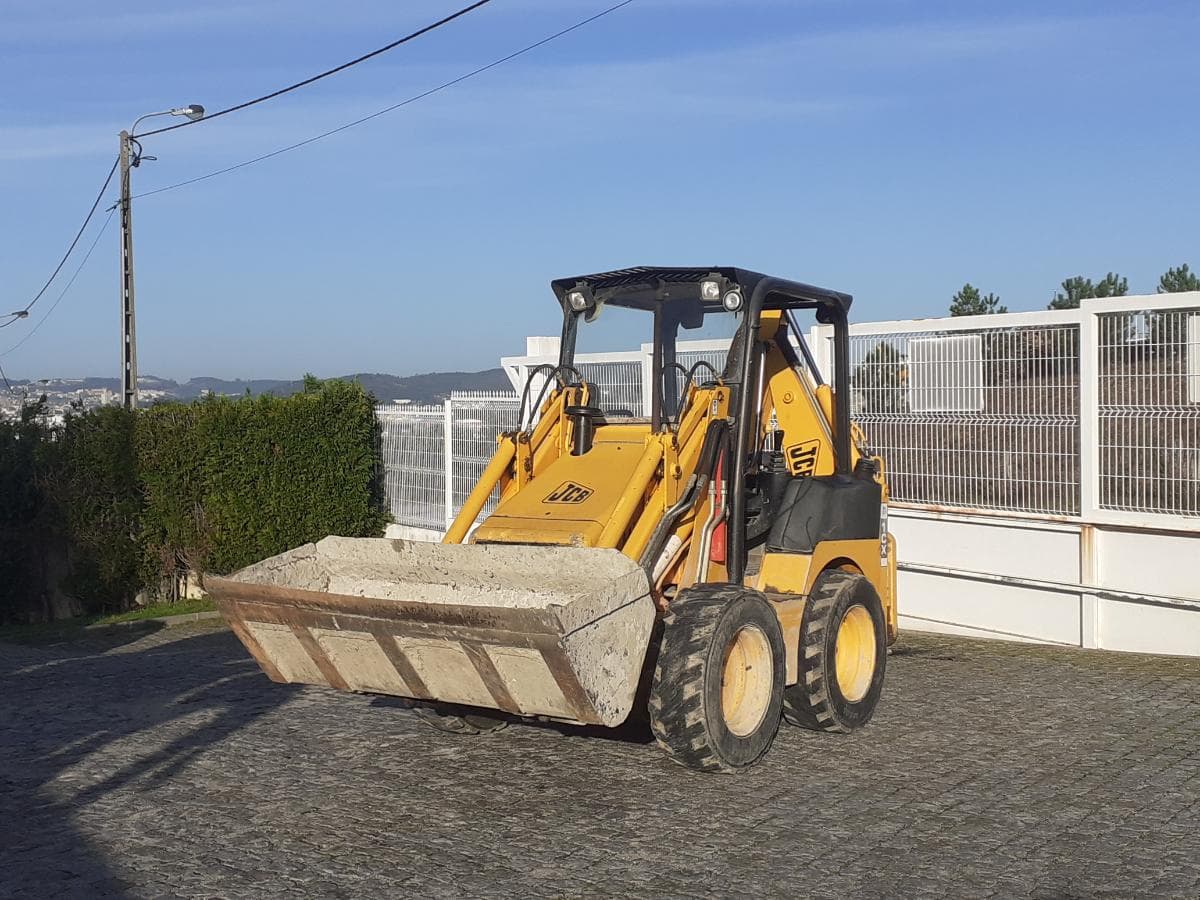 JCB 1CX · Ano 2004 — imagem 1
