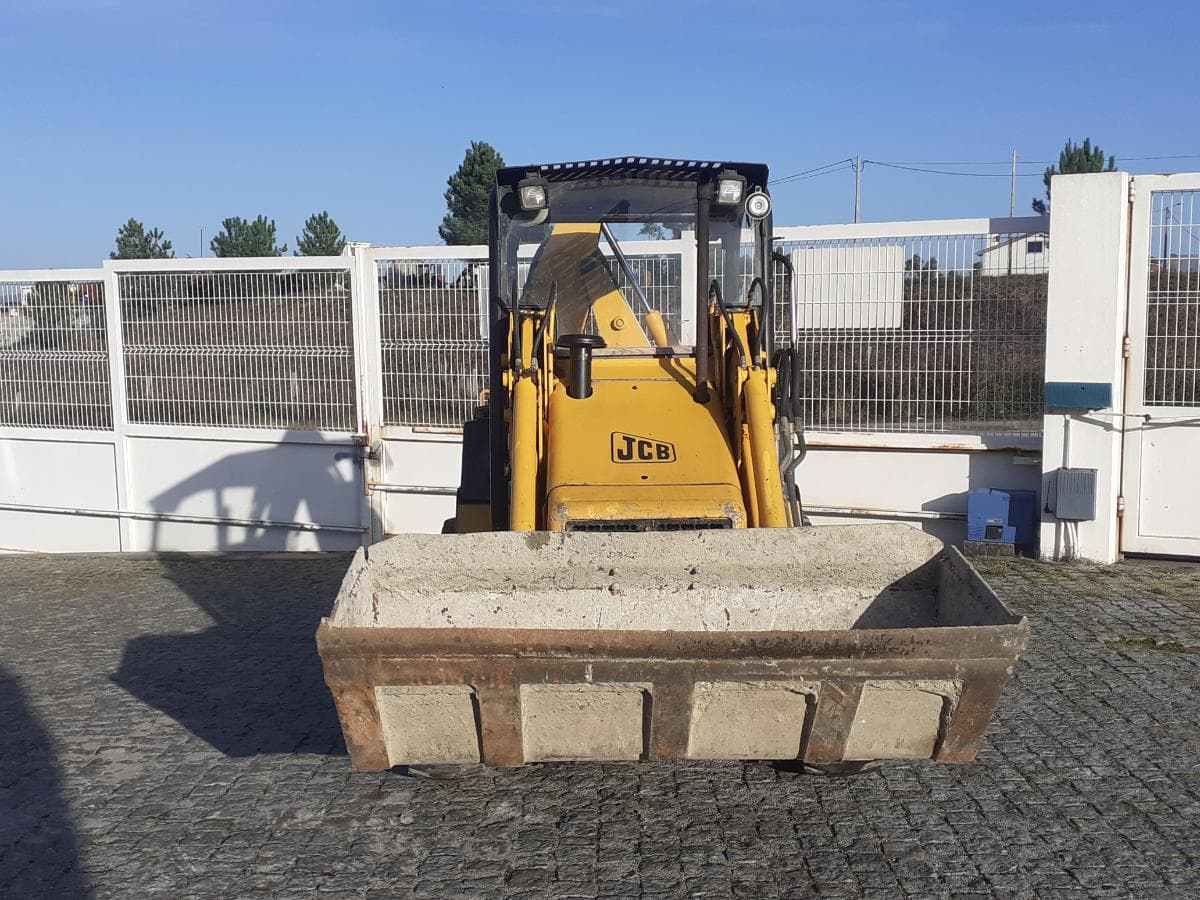 JCB 1CX · Ano 2004 — imagem 2