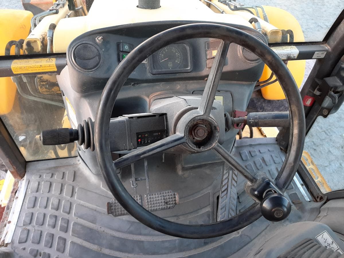 Retroescavadora New Holland LB 115 · Ano 2004 — image 11