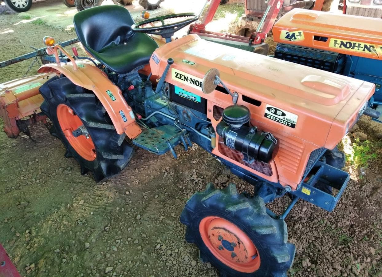 Trator Kubota ZB 7001