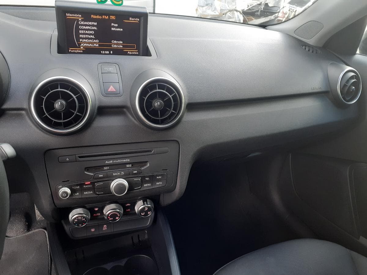 Audi A1 1.6 TDI · Ano 2013 — imagem 18