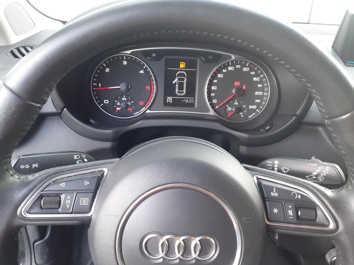 Audi A1 1.6 TDI · Ano 2013 — imagem 19