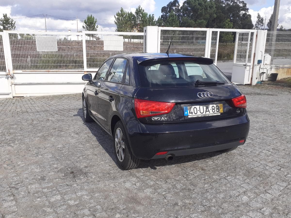 Audi A1 1.6 TDI · Ano 2013 — imagem 4